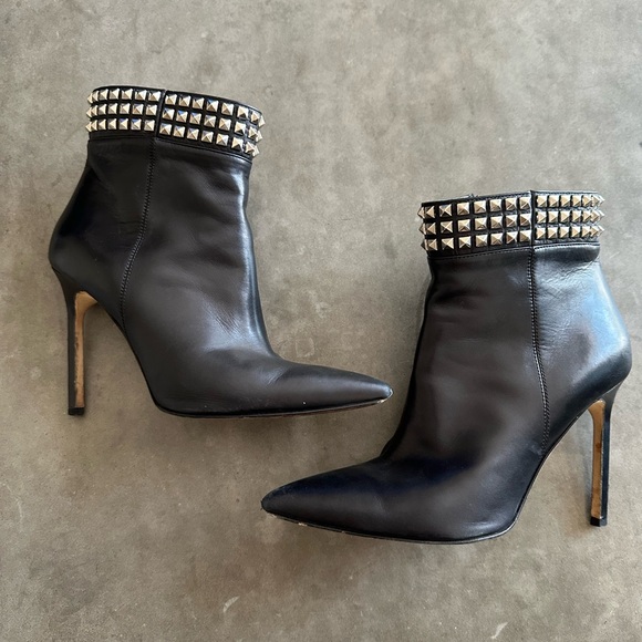 Manolo Blahnik Studded Black leather Ankle Boots 36 - Picture 5 of 7